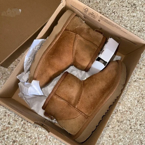 UGG Brown Kids Boots - Picture 4 of 9